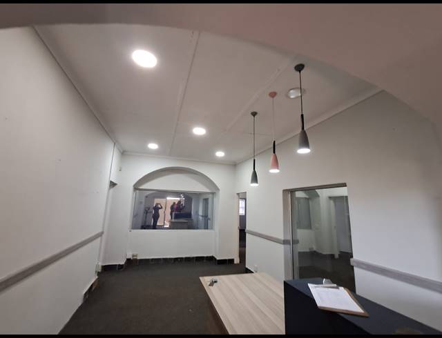 250M² OFFICE TO LET IN THREE RIVERS PROPER